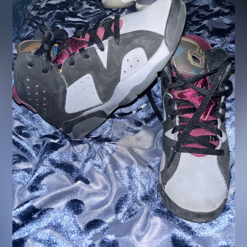 Kid Jordan 6 Bordeaux size 1Y. Gently used
